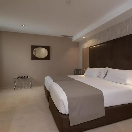 Ξενοδοχείο Gran Barcino 4*